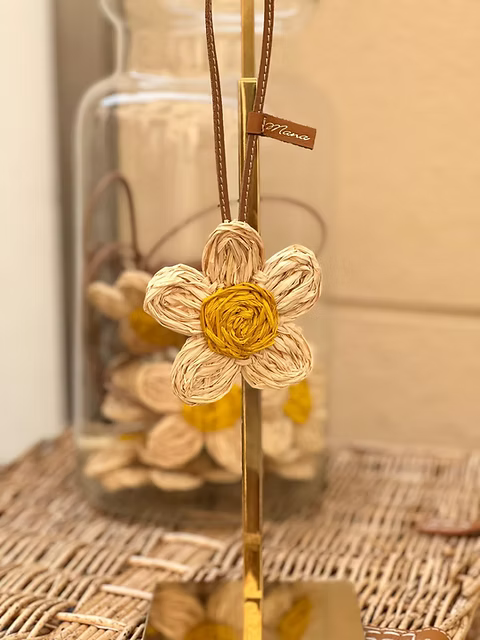 DAISY CHARMS