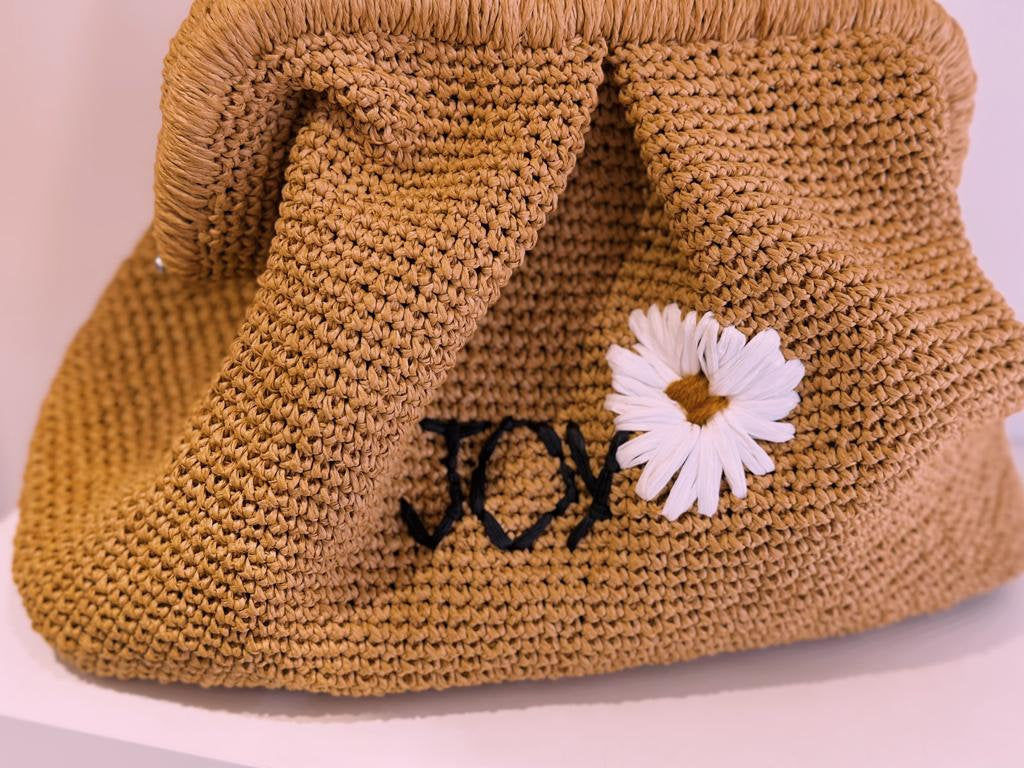 DAISY CLUTCH