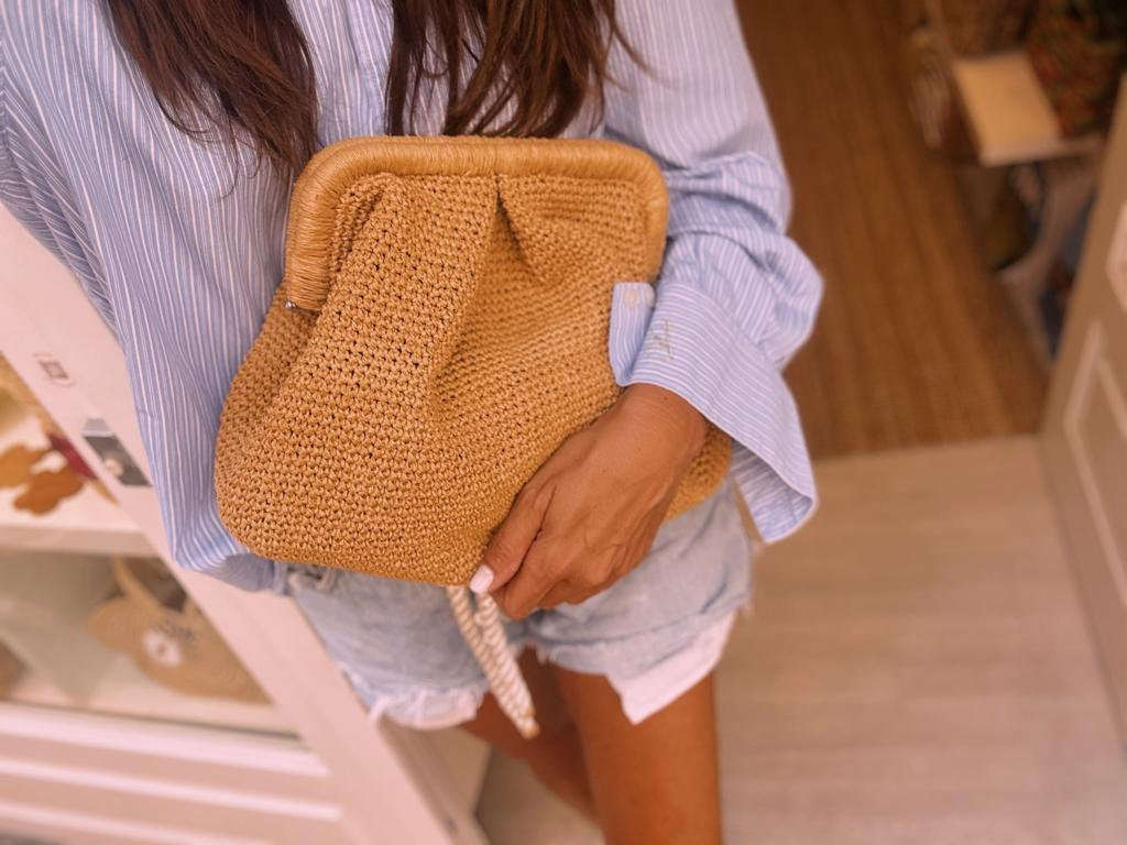 DAISY CLUTCH